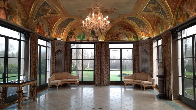 Loyola at Cuneo Mansion and Gardens