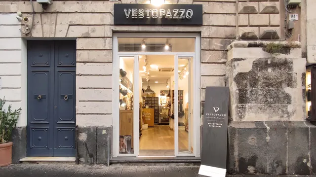 Vestopazzo Catania Etnea