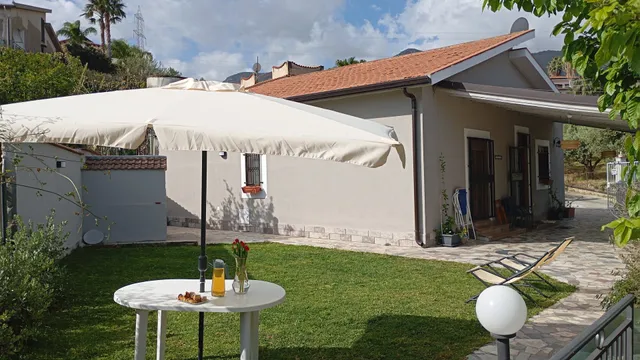 Tra Palermo e Cefalù. "Casa del Gelso" a TRABIA