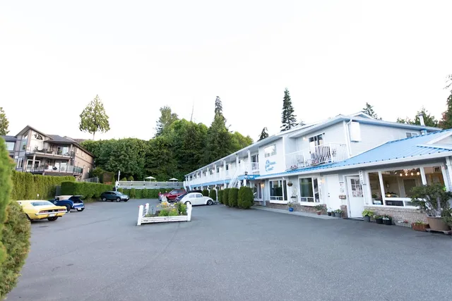 Ocean Crest Motel in Qualicum Beach