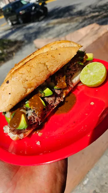 Barbacoa menudo y pozole EL GÜERO