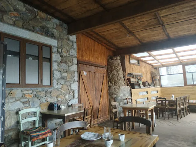 O Platanos Ο Πλατανος