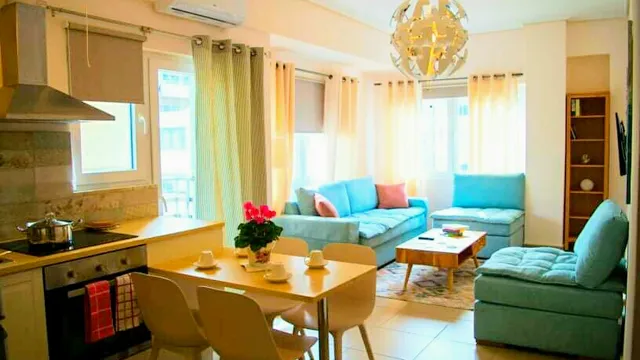 Sunny central luxury apartment