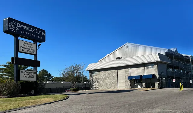 Daybreak Suites Extended Stay - Dothan, AL