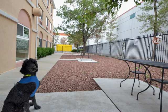 Days Inn & Suites by Wyndham Airport Albuquerque