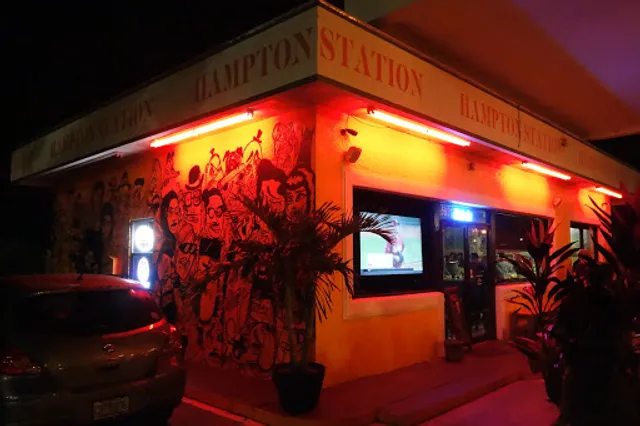 Hampton Station Pizza & Records