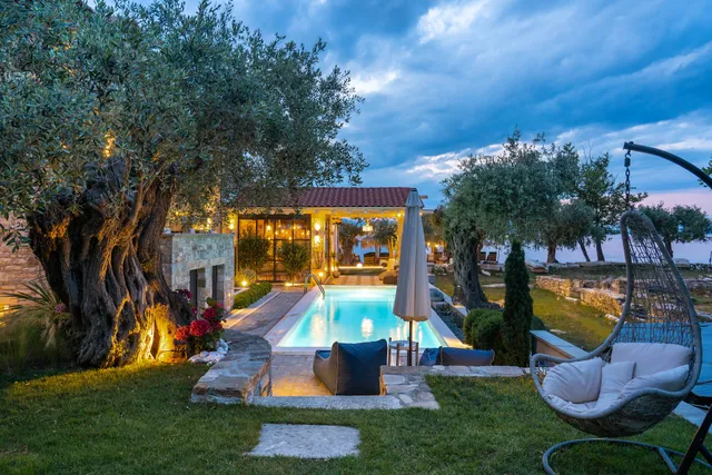 Bythesea Luxury suites