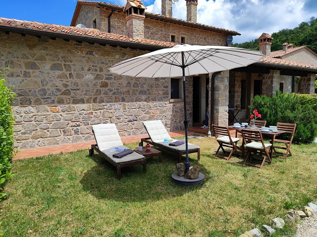 BORGO PODERONE Triana -Ab Juni können Sie sich ein Ferienhaus aussuchen und in der toskanischen Maremma entspannen. .