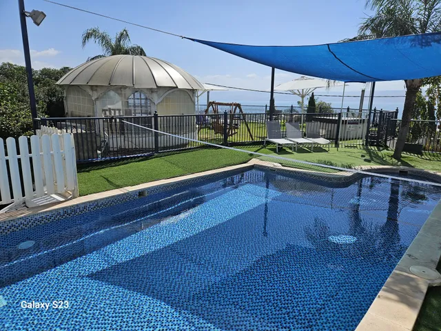 וילה בית הלוגים - למשפחות מול הכנרת