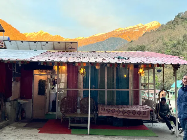 Veerbhadra Cafe & stay