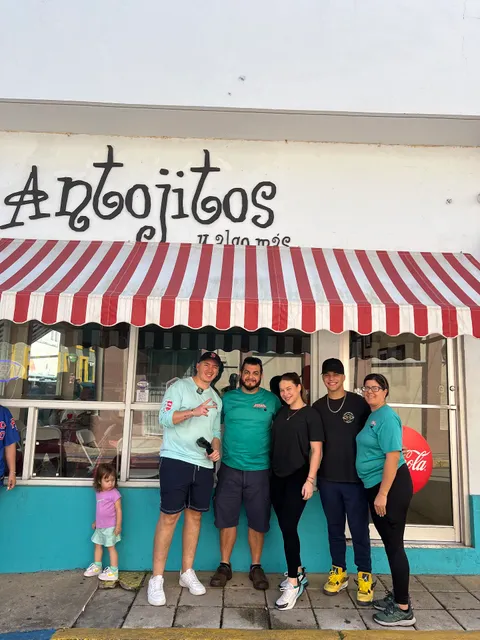 Antojitos y Algo Más