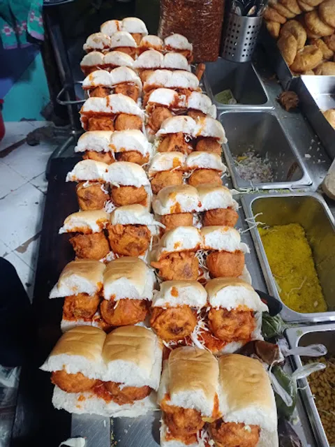 Prabhudas Vadapav & Snacks