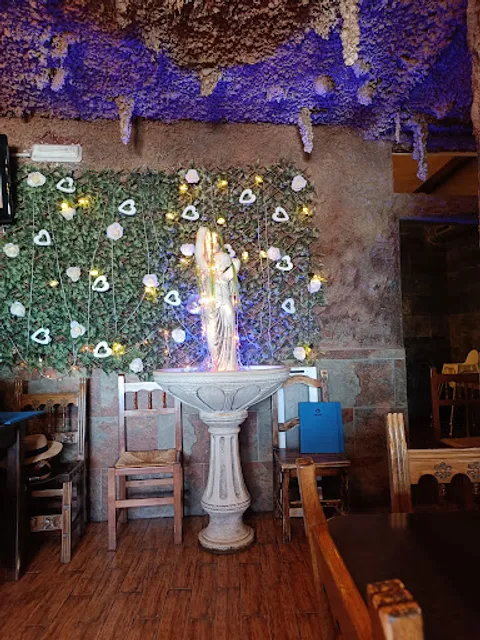 Yazul Restaurant & Pizzeria