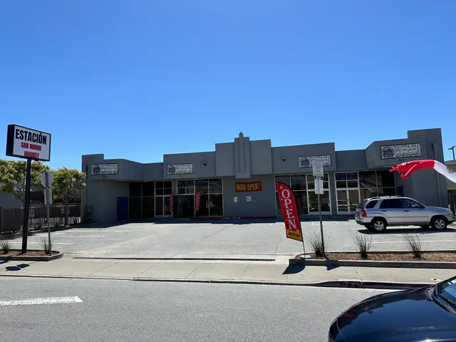 Estación San Bruno Market