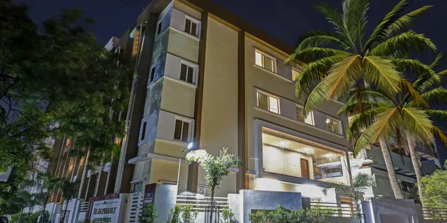 De Crown - De Alphabet Luxury Hotel Kakinada