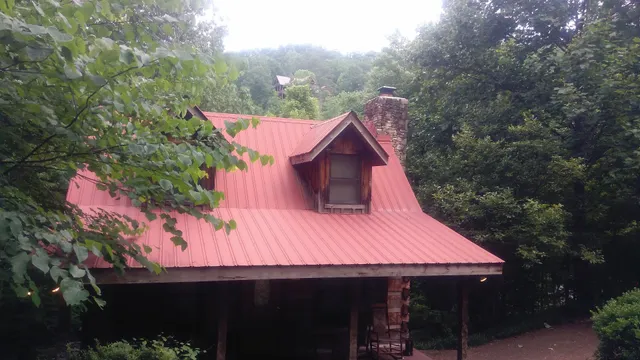 Maples Ridge Vacation Rentals:Secluded Romance