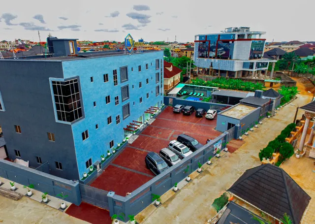 Romeneo Grand Royal Hotel