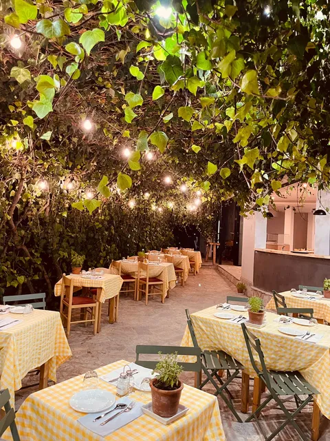 Mëndra Traditional Albanian Restaurant