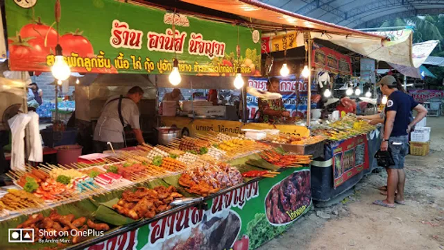 Si Khao Night Market