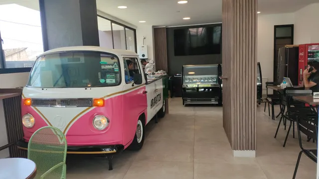 Heladería Cafetería Aragatza Brač