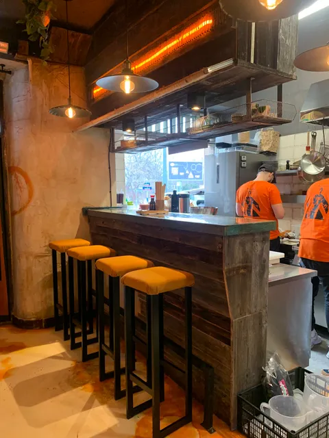 MOKUZAI SUSHI & RAMEN