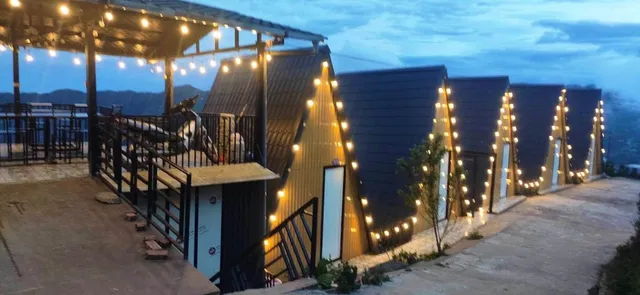 Mây House, Sống Lưng Khủng Long