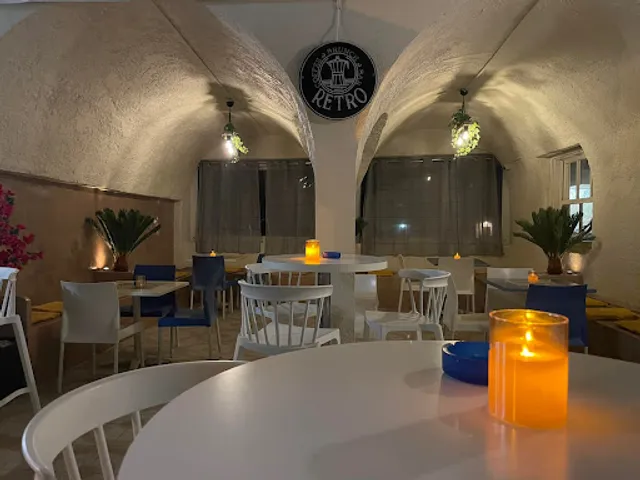 Retro Cafe Bar Arkása