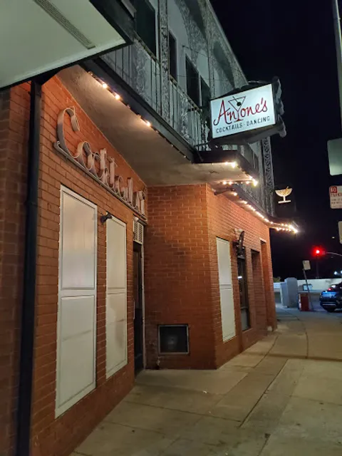 Antone's Cocktail Lounge