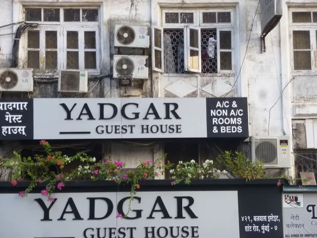 Yadgar Guest House