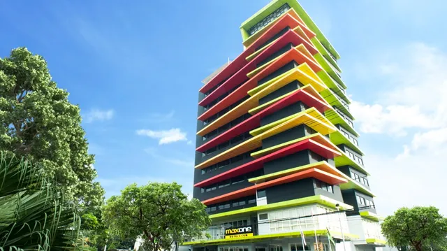 MAXONE Dharmahusada Surabaya