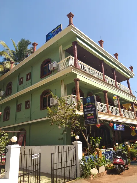 MOON SHINE GUEST HOUSE