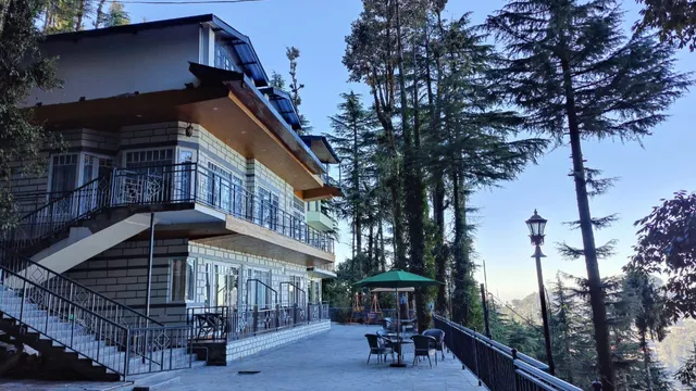The Sandringham Hideout - Premium Boutique Best Homestay in Dalhousie