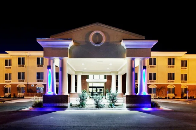 Holiday Inn Express & Suites Ozona by IHG