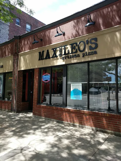 Max and Leo's Pizza Newton