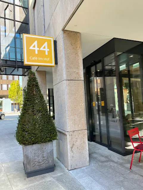 44 Café im Hof
