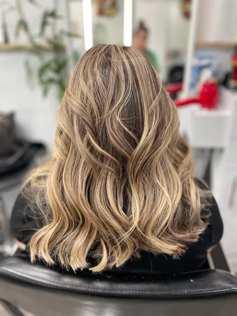 Virginia Salto Unisex Beauty Salon