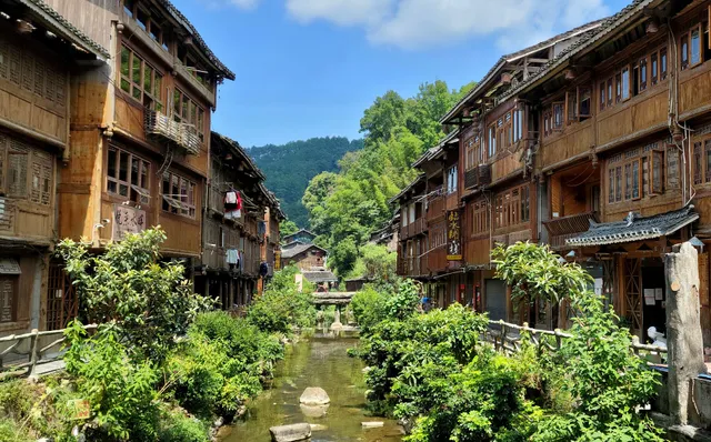 Zhaoxing Dong Village Zizai Shanju Luxury Chain Inn