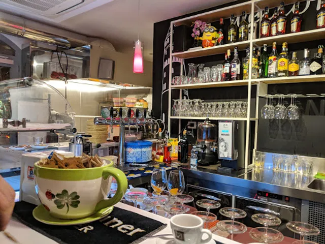 THAI RESTAURANT/ SNACK