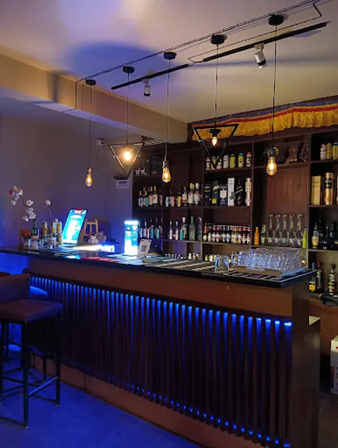 Alley Bar & Restaurant