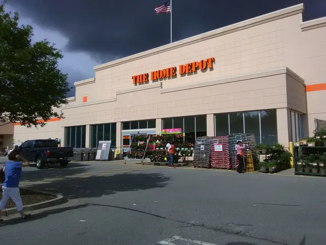 Market Center at Holcomb Woods Shopping Center