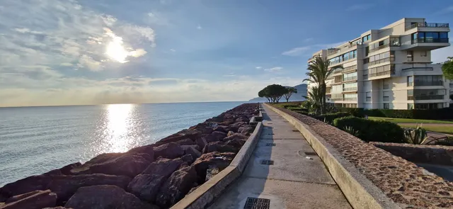 AGENCE RESIDENCE DU PORT à Mandelieu