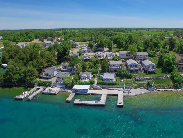 Angel Rock Waterfront Cottages & Vacation Homes