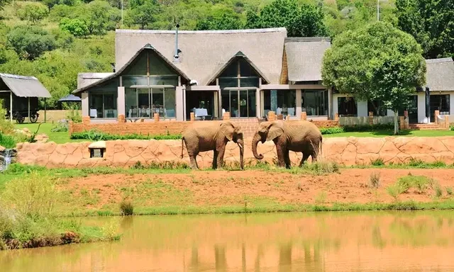 African Hills Game Lodge & Spa