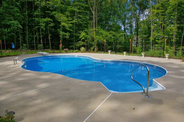 Paradise Pools and Spa, Inc.