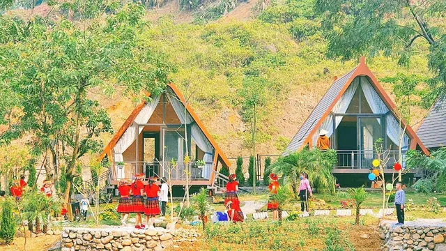 Bungalow Bản Dao Suối Cái