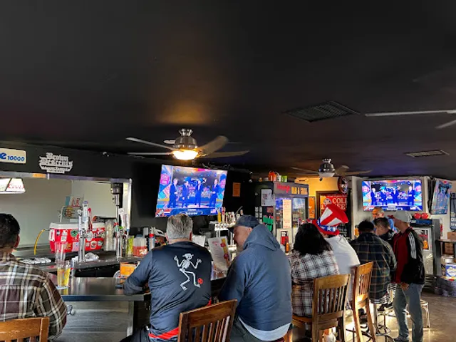 Henry's Bar and Grill