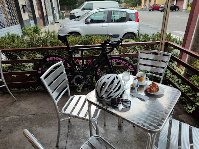 Lakes Bar Cremeria Albert Li Pira Antonio