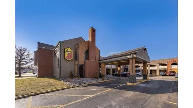 Super 8 by Wyndham Kansas City Airport