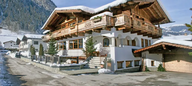 Apartements 'Da Zillertaler Und Die Geigerin' Mayrhofen im Zillertal