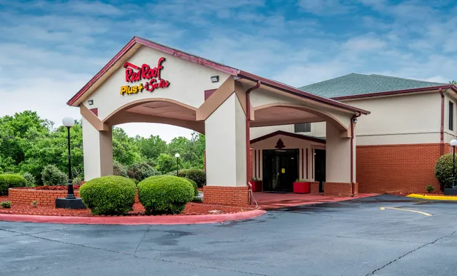 Red Roof PLUS+ & Suites Opelika